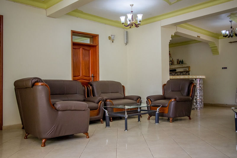 Heras Country Resort Kabale ภายนอก รูปภาพ