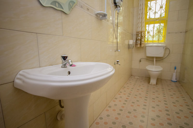Heras Country Resort Kabale ภายนอก รูปภาพ