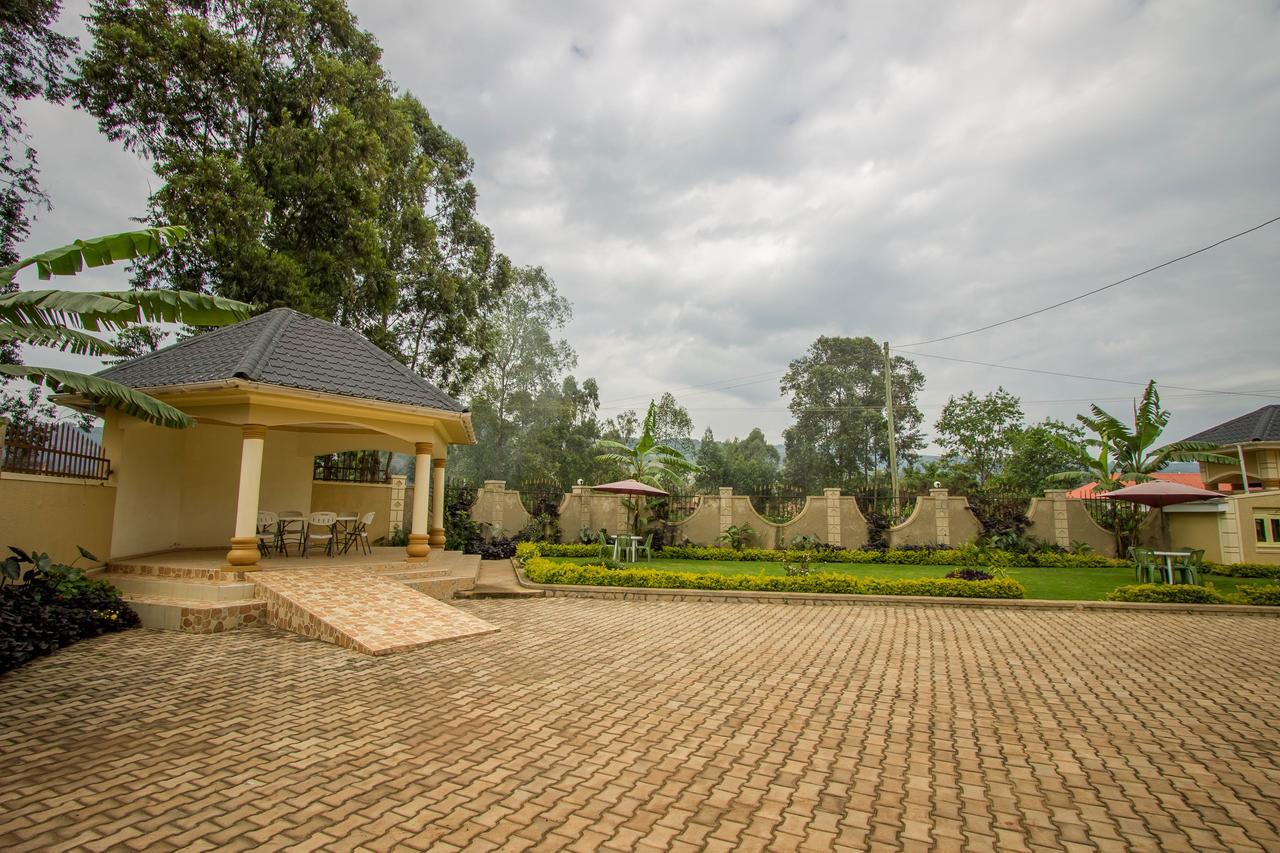 Heras Country Resort Kabale ภายนอก รูปภาพ