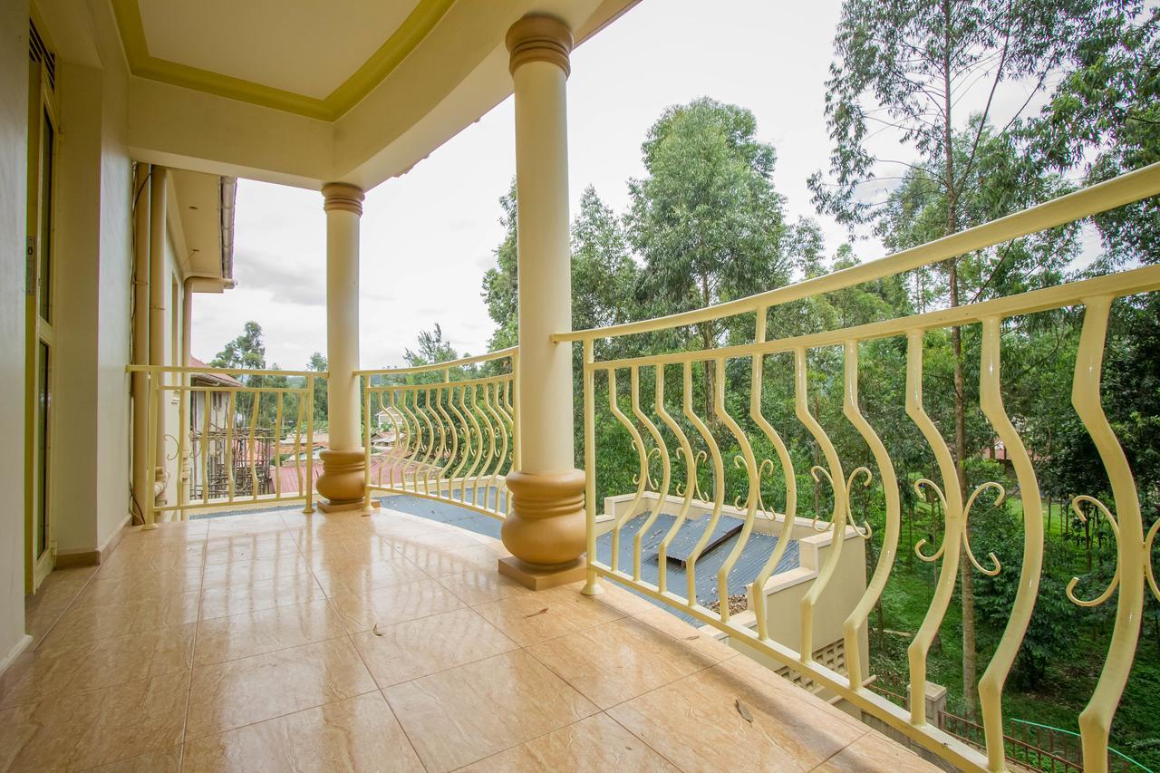 Heras Country Resort Kabale ภายนอก รูปภาพ