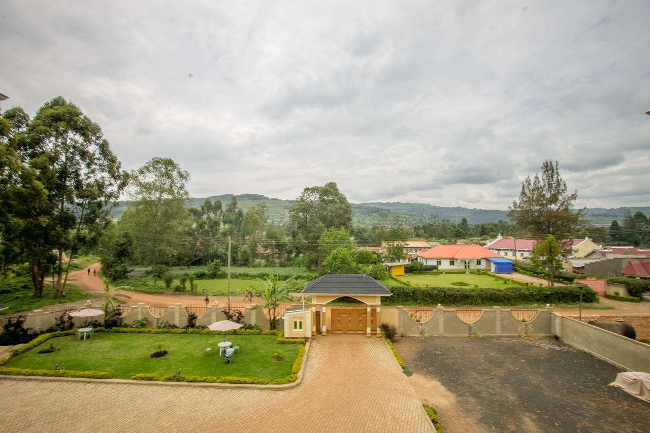 Heras Country Resort Kabale ภายนอก รูปภาพ